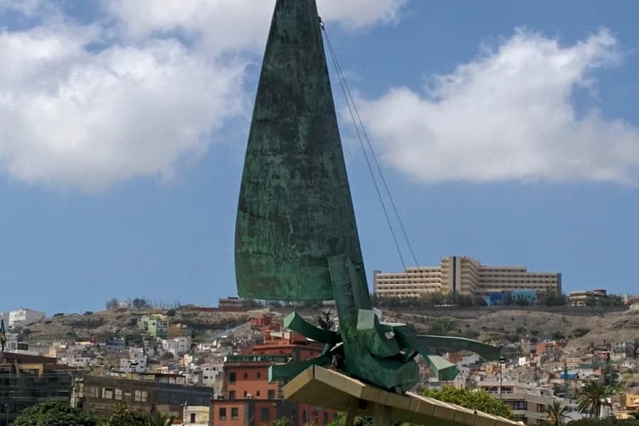 Monumento a la Vela Latina