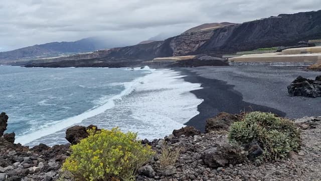 Mirador de las nuevas fajanas del volcán Tajogaite
