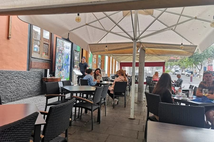 BULAN, Terraza-Restaurante