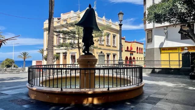 Monumento a El Enano
