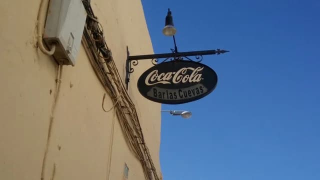 Bar cafetería las cuevas