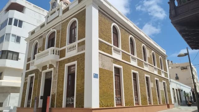 La Casa Amarilla