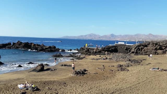 Tías