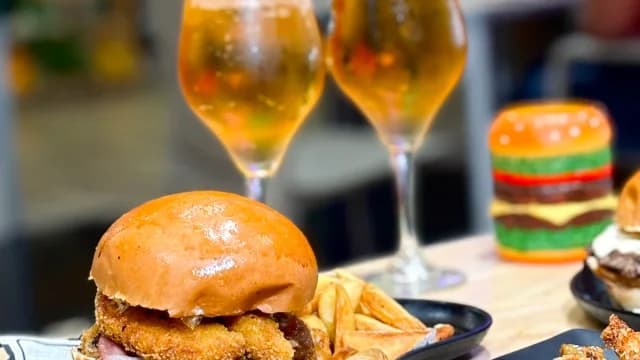Garage Burgers | NIVARIA