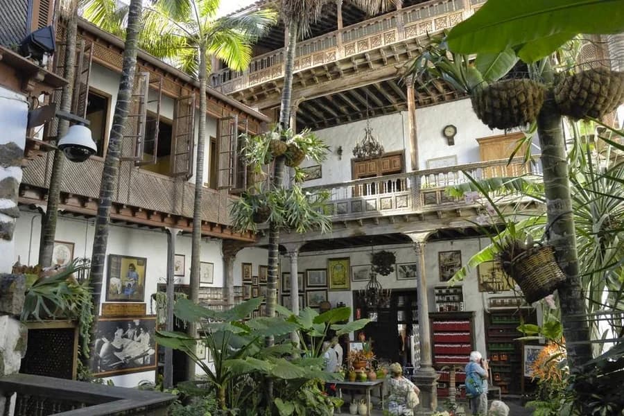 La Casa de Los Balcones