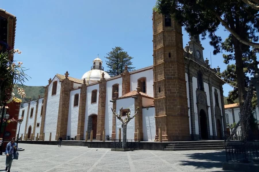 Basílica de Nuestra Señora del Pino