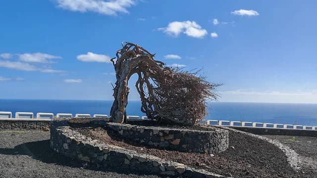 Monumento a la Sabina de El Hierro