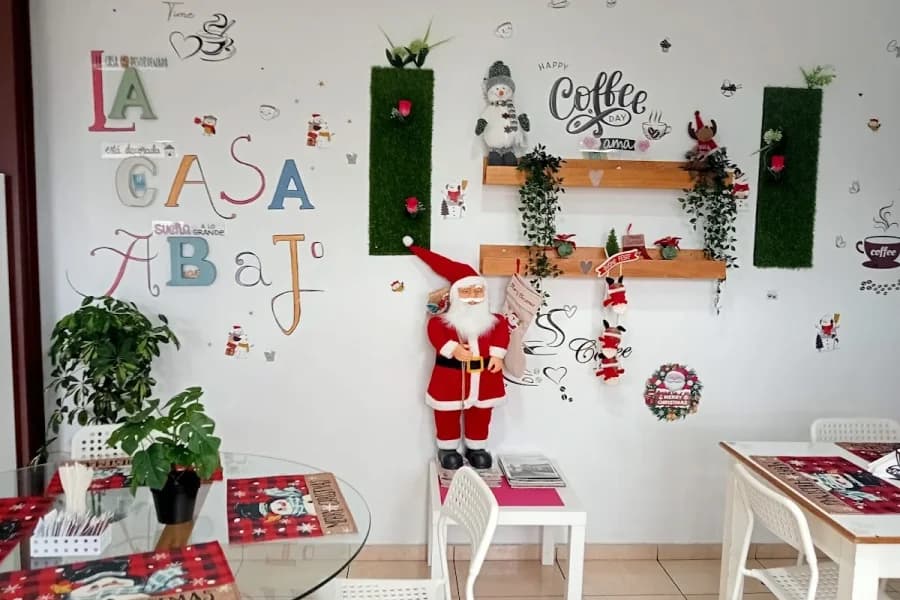 La Casa Abajo
