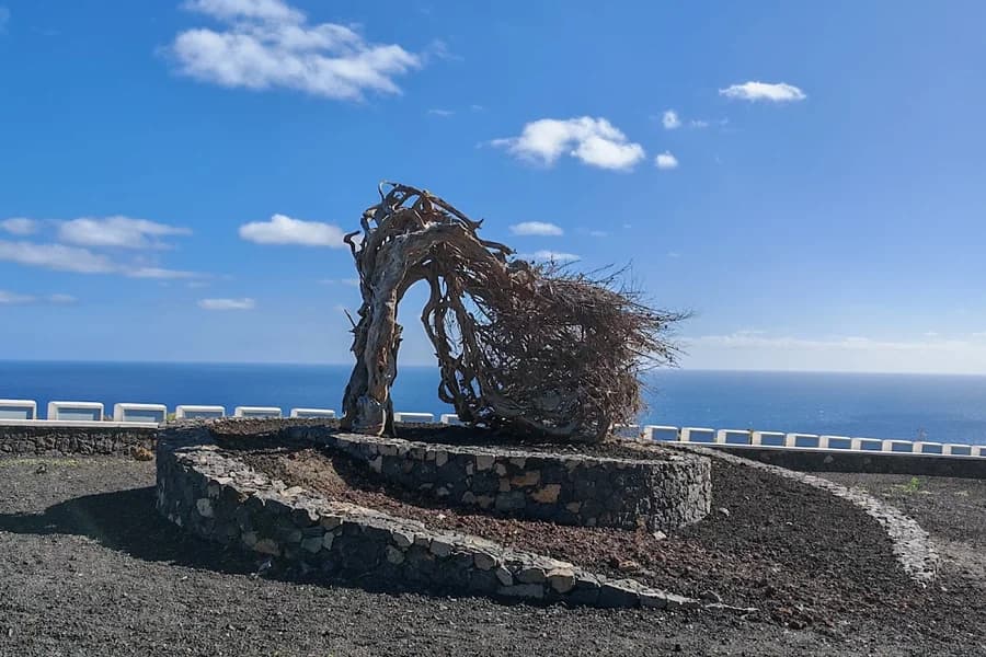 Monumento a la Sabina de El Hierro