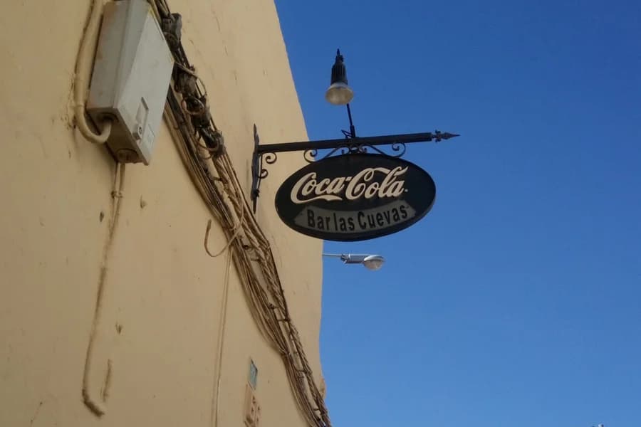 Bar cafetería las cuevas