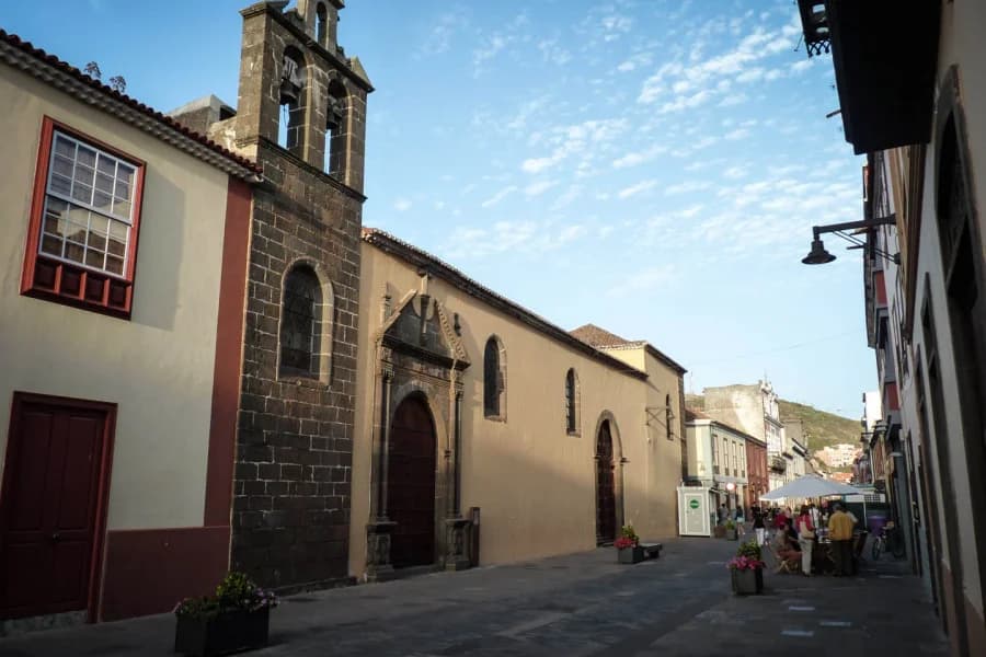 Iglesia Y Hospital De Dolores ( Biblioteca Adrián Alemán)