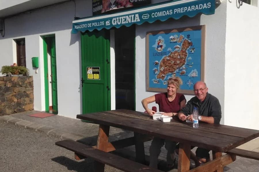 Asadero de pollos Guenia