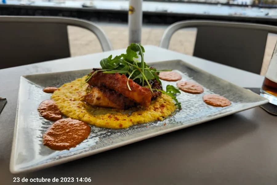 Restaurante La Chalana Del Charco