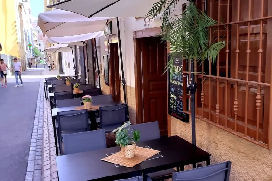 Gonzalo's Bar & Grill