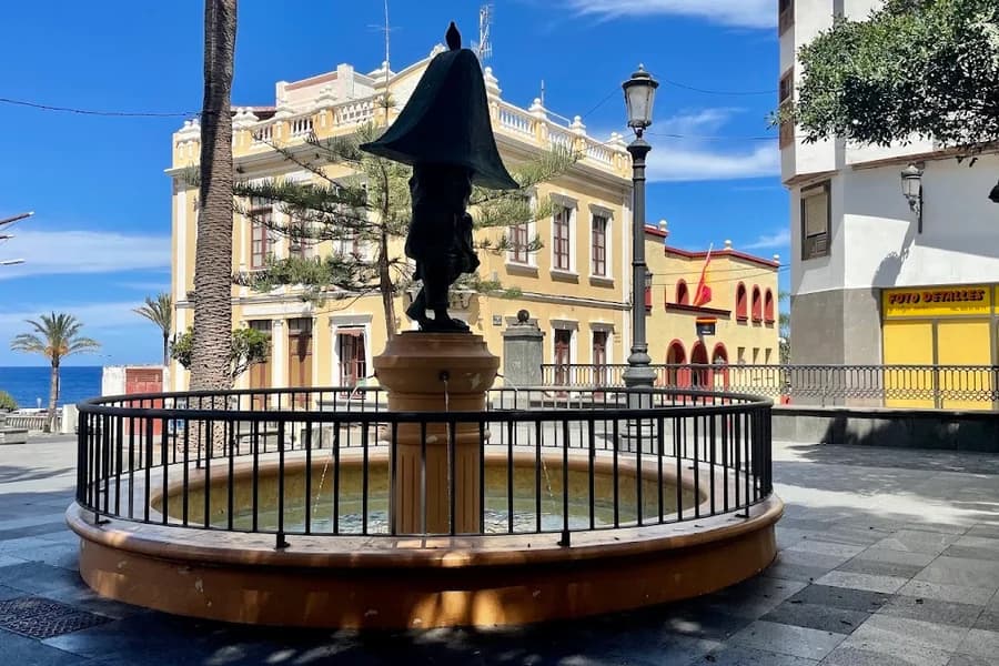 Monumento a El Enano