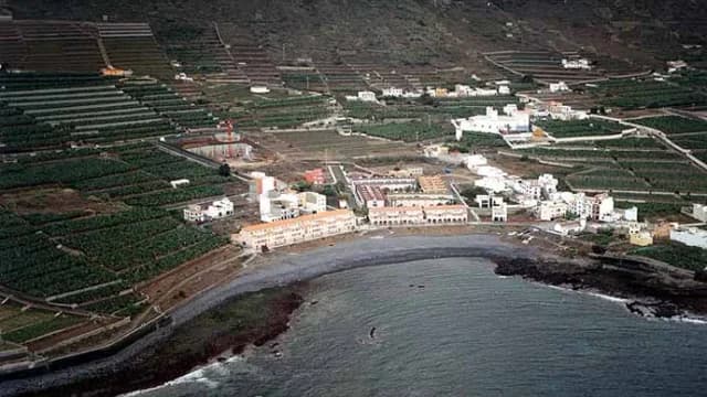 La Caleta de Interián Beach