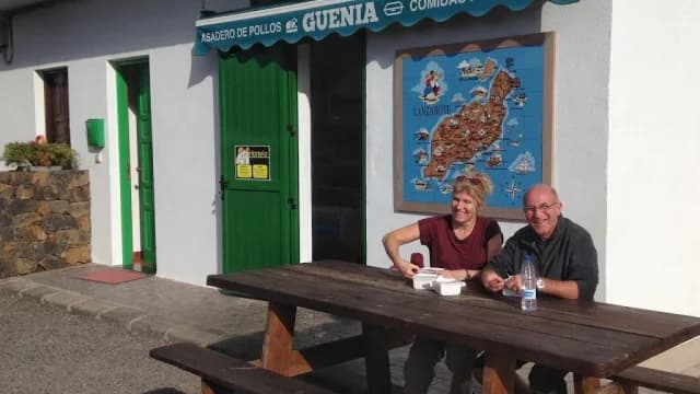 Asadero de pollos Guenia