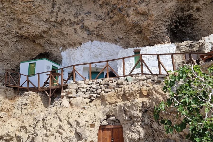Cuevas de Acusa Seca