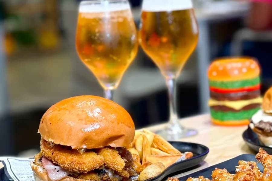 Garage Burgers | NIVARIA
